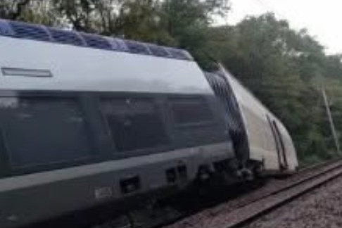 francia-treno-deragliamento-026-780